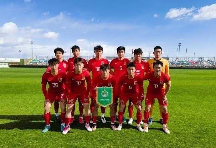 此外，教练斯图尔特-麦考尔和马克-哈德森也将离开球队。